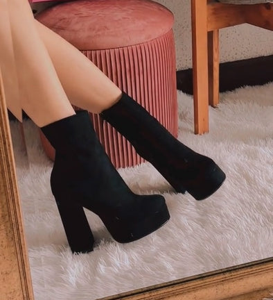 Solid-color Suede High-heeled Boots
