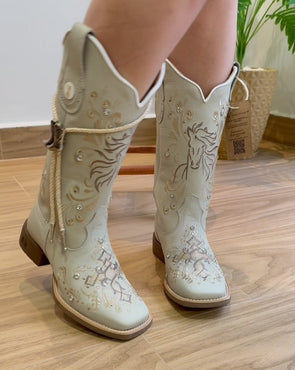 Hand-embroidered Diamond Cowgirl Boots