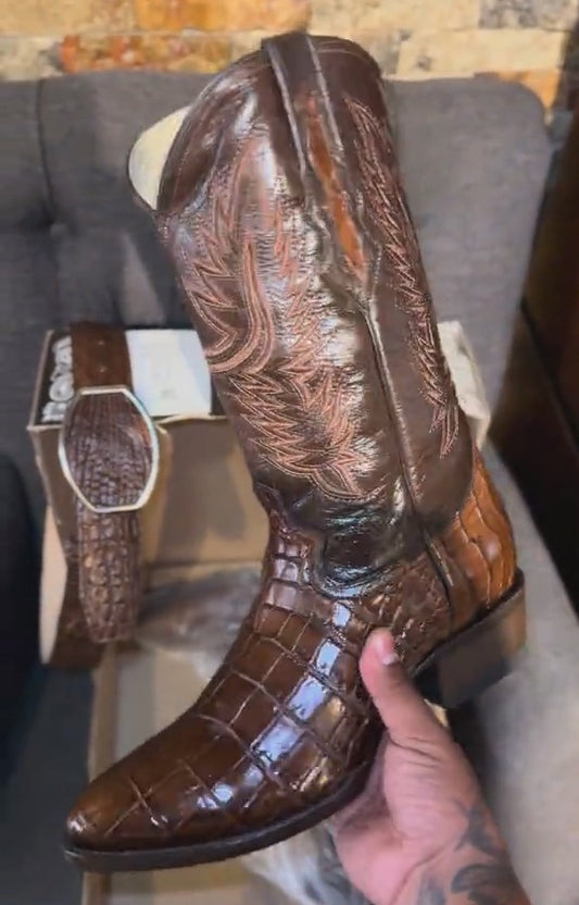 Hand-embroidered Vintage Alligator Skin Cowboy Boots