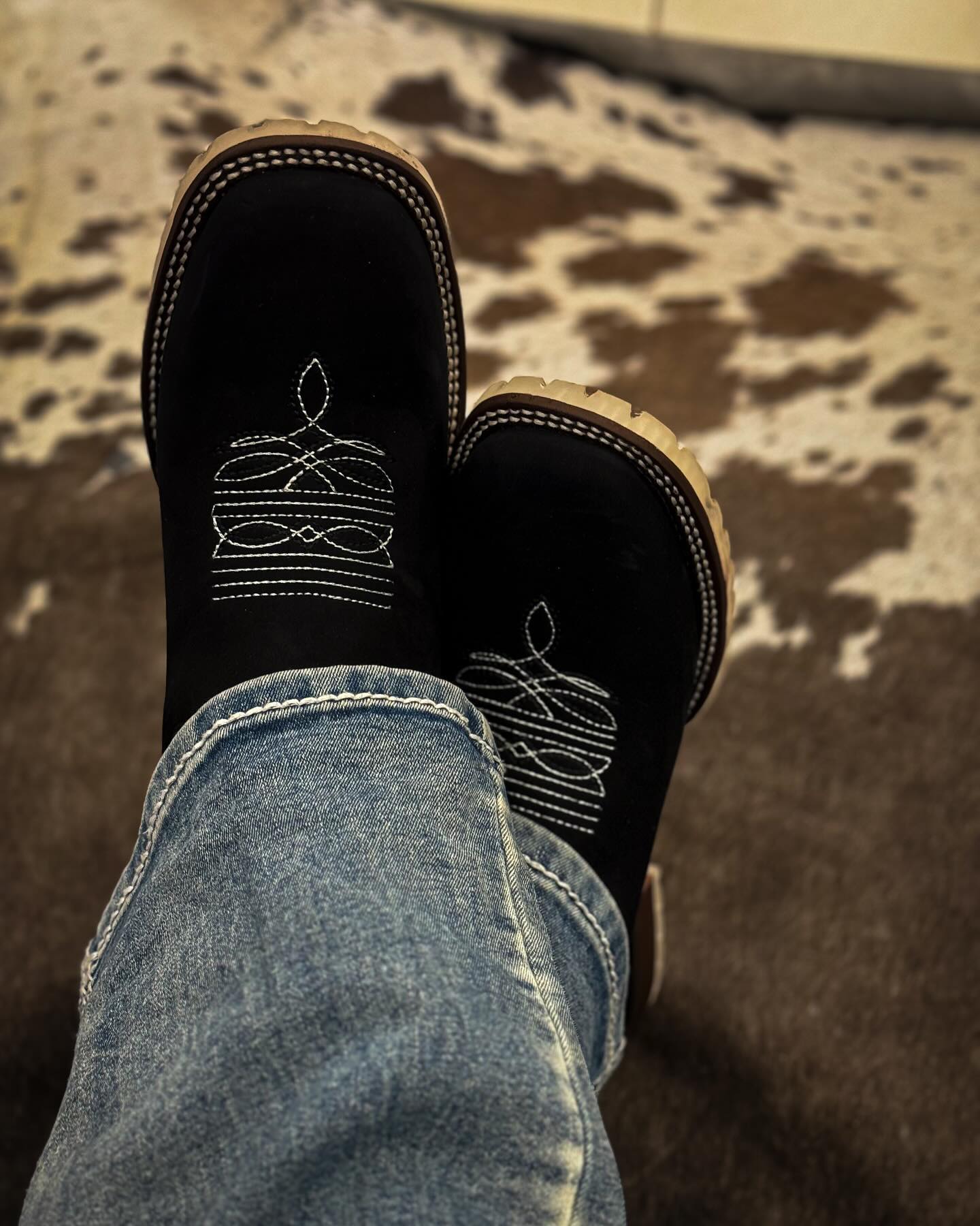 Hand-embroidered N1 Cowboy Boots