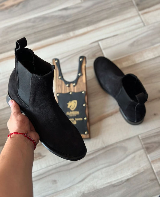 Black Gamuza Chelsea Ankle Boots