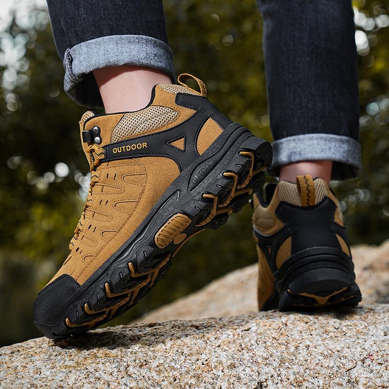 Outdoor hiking shoes