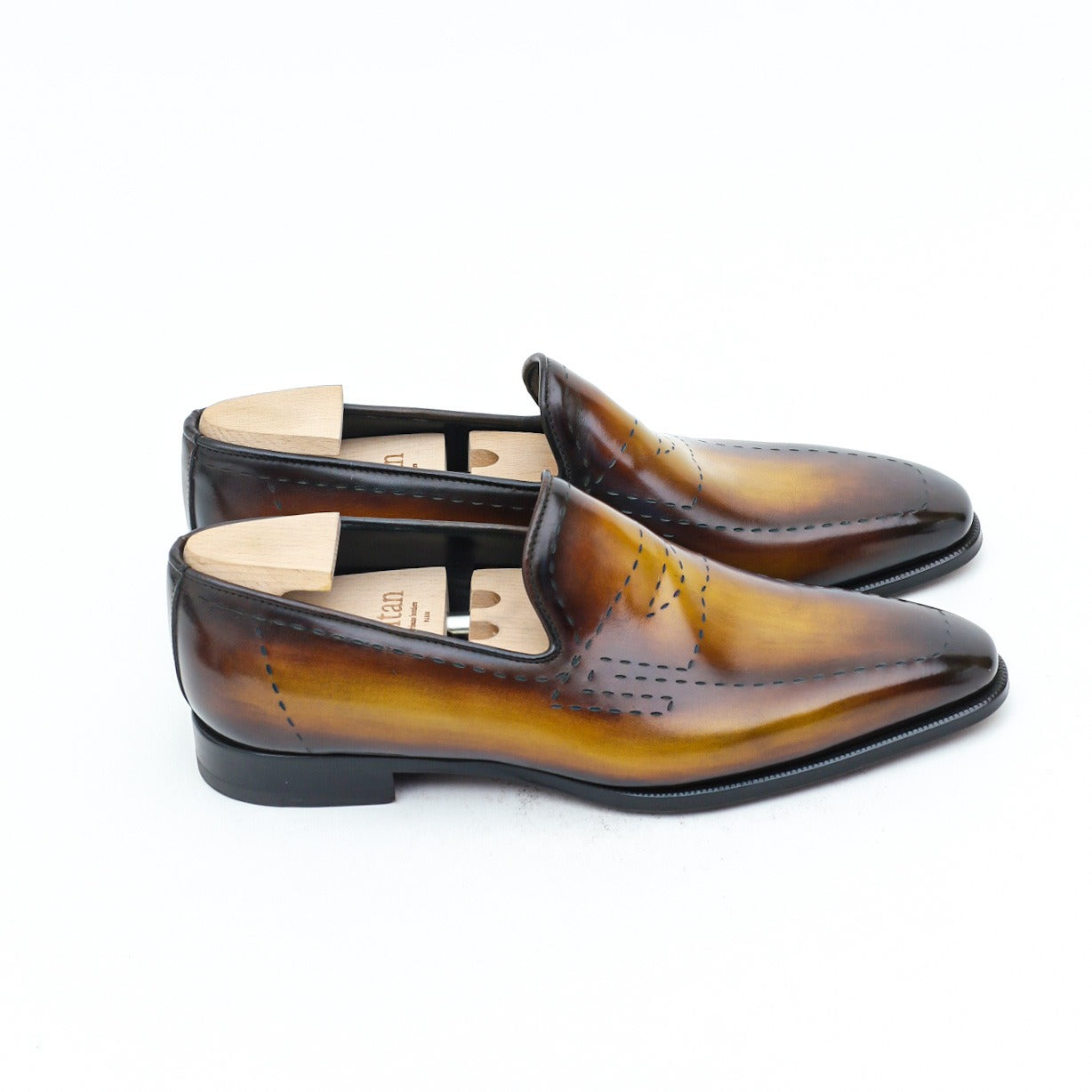 Wholecut Leather Loafer And Laser Pattern