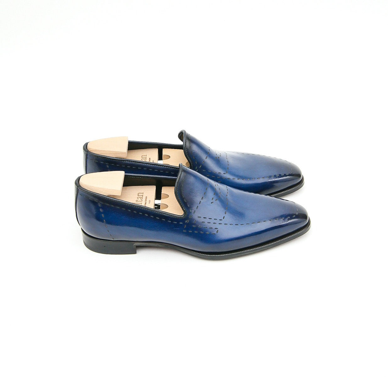 Wholecut Leather Loafer And Laser Pattern