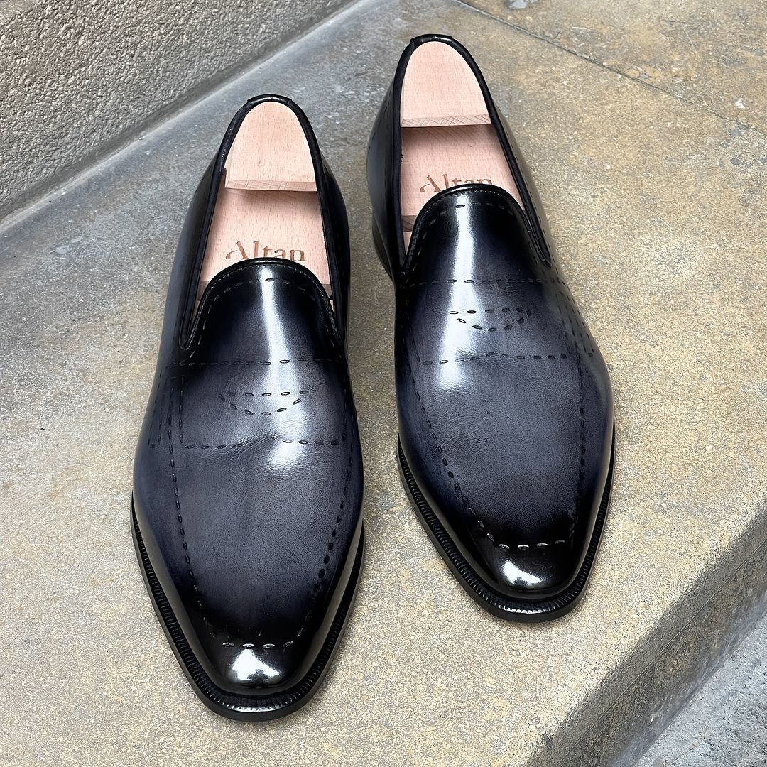 Wholecut Leather Loafer And Laser Pattern