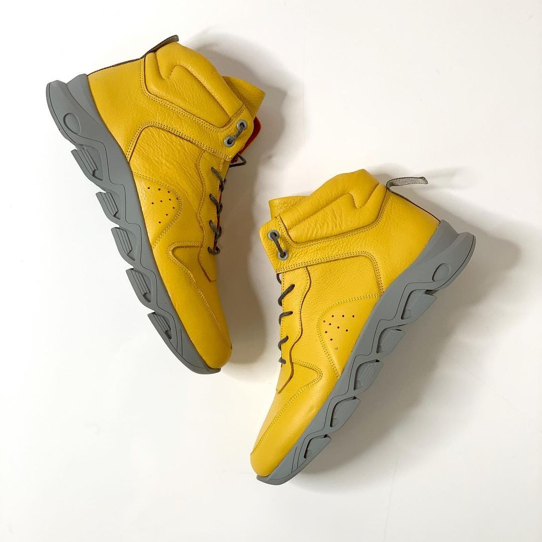 Tire sole hiking sneakers