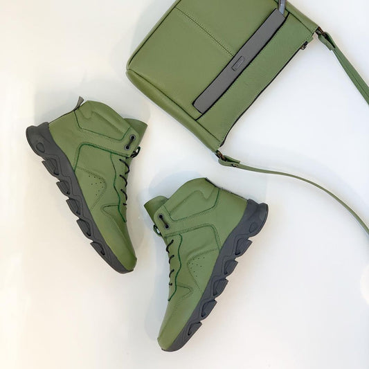 Tire sole hiking sneakers