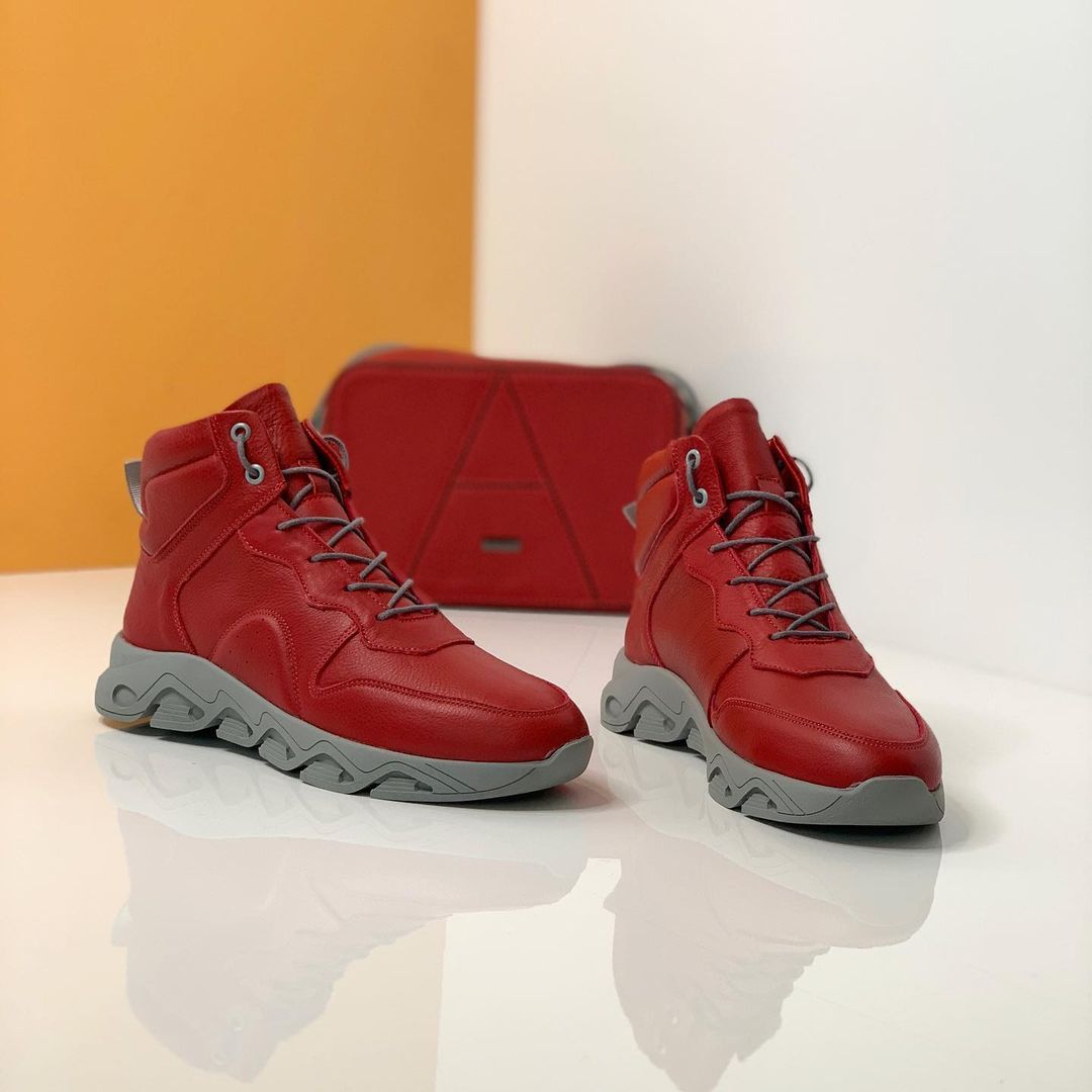 Tire sole hiking sneakers