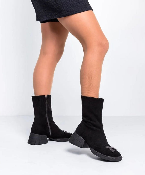 Round toe vamp metal boots