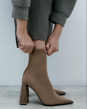 Knit Pointed Toe Boots